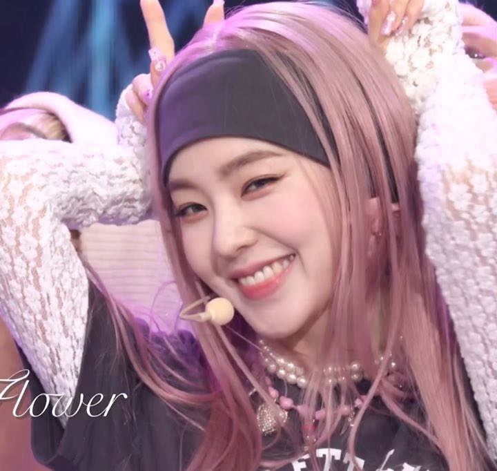 reveluv_rene7's tweet photo. 大好きなアイリンさんのお誕生日🐰🩷
いつもロビに手を振り続けてくれてありがとう♡
毎日アイリンさんの歌に背中を押されて頑張れています♡勇気をくれてありがとう(❁ᴗ͈ˬᴗ͈)⁾⁾⁾🌸

アイリンさんのいる場所がいつも愛で守られていますように♡

#현탄절_활짝_피어날거야 
#BloomingWithIrene https://t.co/8y43eoICUm
