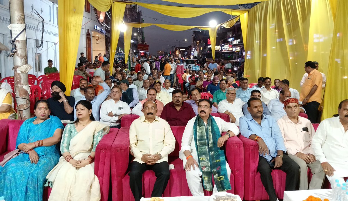 आदर्श व्यापार मंडल तेलीबाग द्वारा तेलीबाग में आयोजित स्वागत सम्मान समारोह एवं होली स्नेह मिलन समारोह में सहभागिता कर  व्यापारियों  द्वारा भव्य स्वागत कर, अपार स्नेह एवं शुभकामना देने के लिए हृदय से आभार व्यक्त कर संबोधित किया।