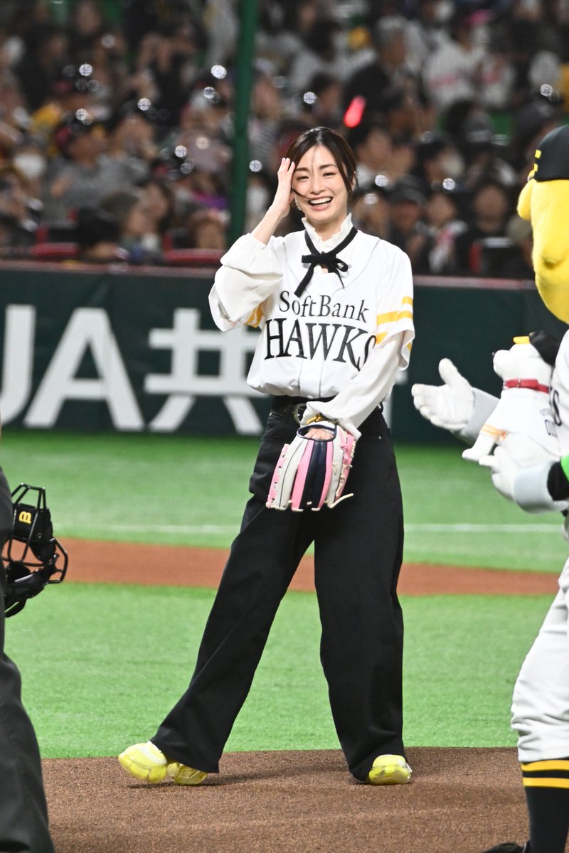 上戸彩　サインボール　始球式 2005年、始球式を行う上戸彩 - スポニチ Sponichi Annex 野球