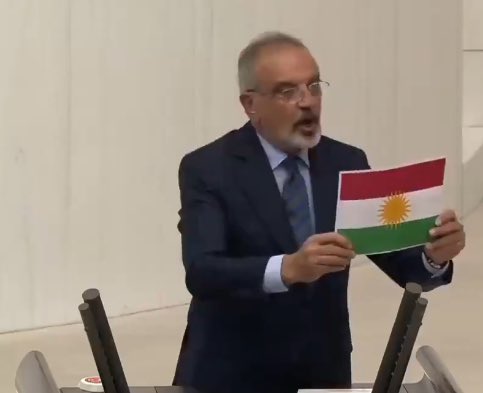 #SONDAKİKA | Zafer Partisi Iğdır Gençlik Kolları, Mecliste paçavra açan Sırrı Sakık hakkında suç duyurusunda bulundu!