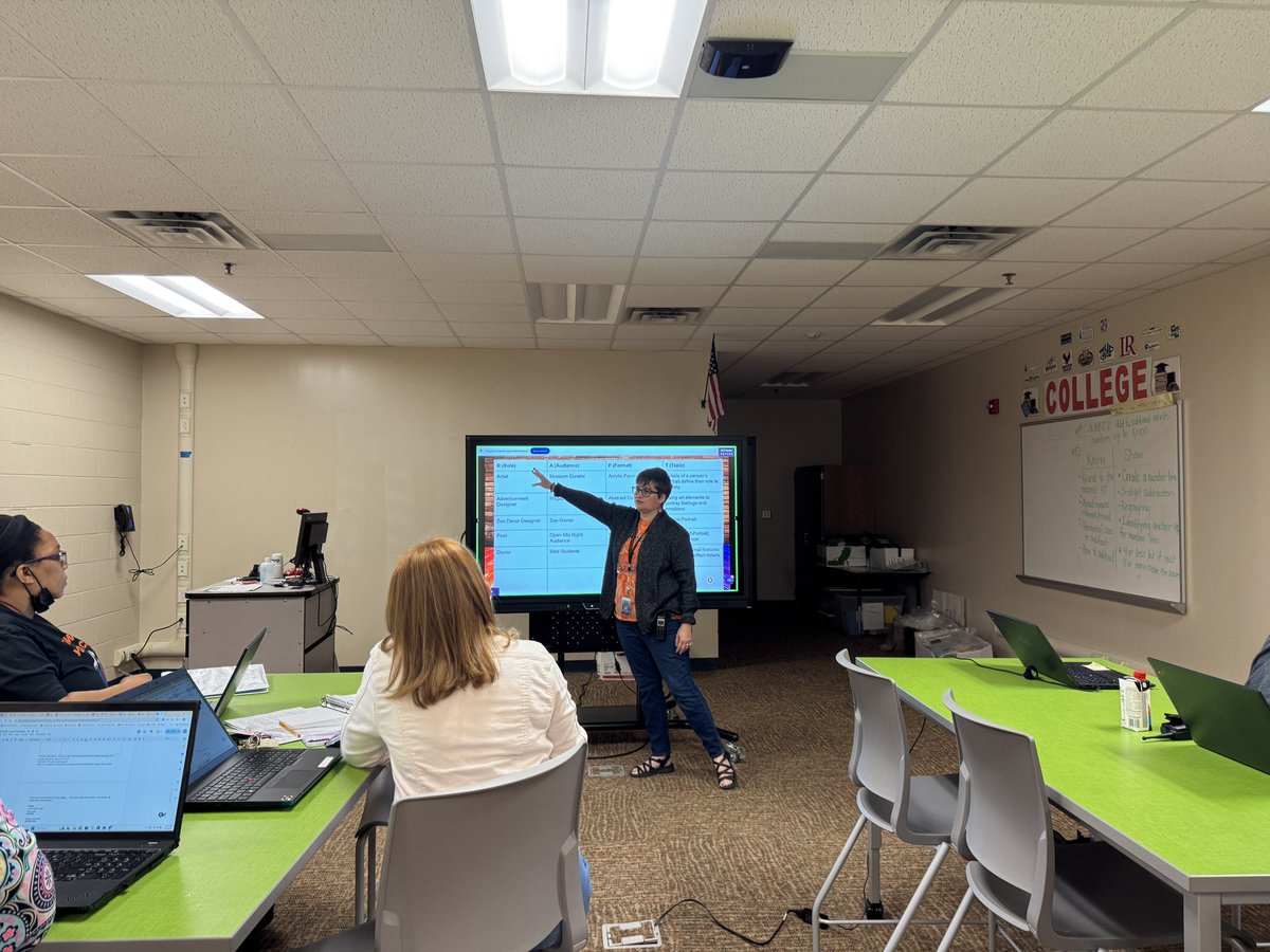 DLESMagnetCoord's tweet image. In the 4th grade PLT, I presented on how to plan for a project using a “R.A.F.T.” &amp;amp; walked them through an #artsintegration lesson, connected to all academic subjects &amp;amp; visual arts. #studentengagement #respectfulandrepresentativeofall #wsfcs #portraitofagraduate @DiggsLatham