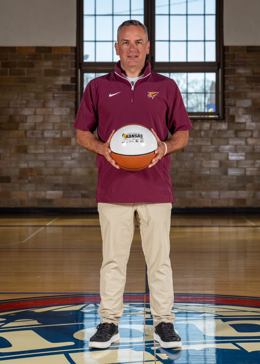 Sports in Kansas 2025 5A Girls 🏀Coach of the Year: Len Melvin, Hays

Mevlin has 71 wins in his five years and elevated the program to new heights with its undefeated regular season as the Indians would drop a 51-48 heartbreaker to eventual state champion Aquinas in round one of