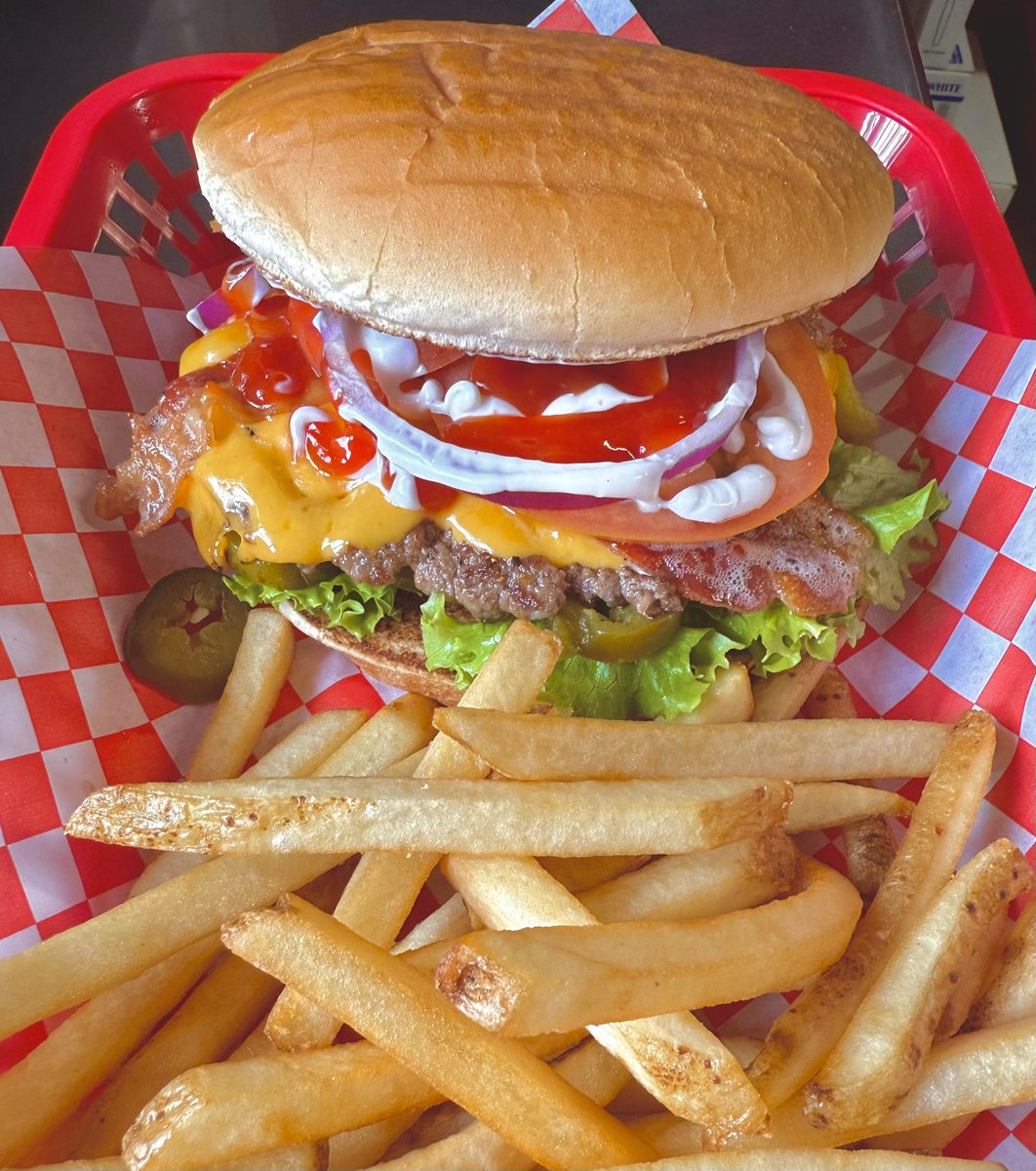 The Bacon Deluxe + Jalapeños 🥵