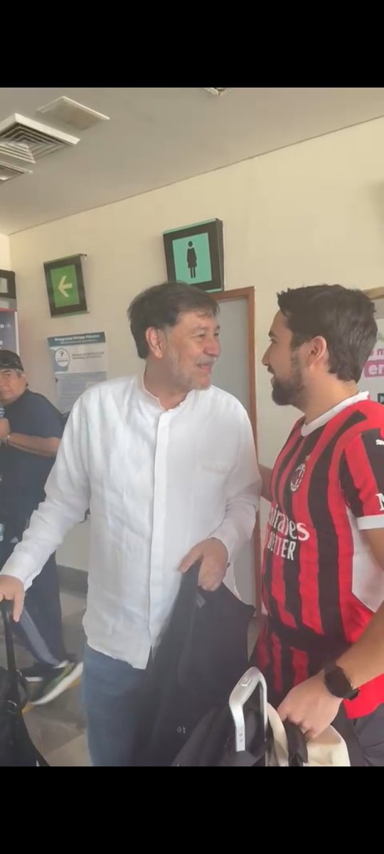 tumbaburross's tweet image. Les adelanto....

Uno salió por patas....