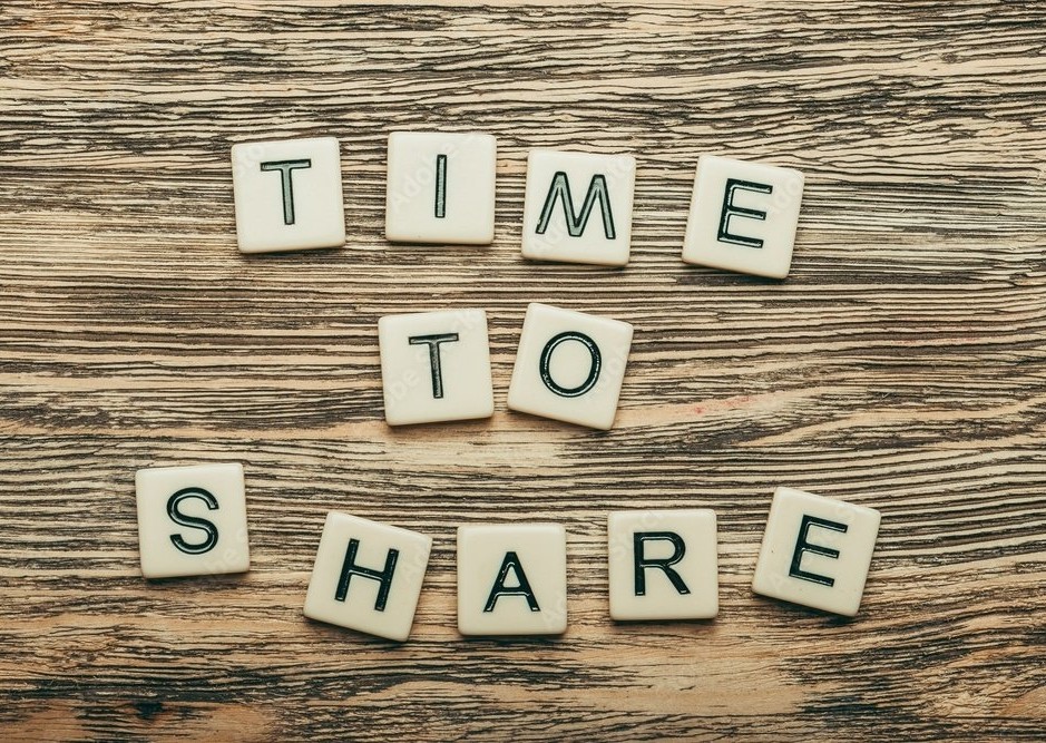 Je pense qu'on est beaucoup a être dépité par toutes ces merdes en IA depuis hier. Alors j'aimerais inverser la tendance et laisser les artistes s'exprimer !
Profitez de ce tweet pour partager ce que vous savez faire de mieux, du dessin, de l'animation, du digital, de la photo,