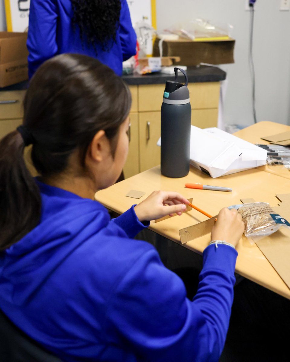 Student-athletes put their creativity and collaboration skills to the test during Intersession’s NuVuX Design Studio! 🛠️💡 They worked in teams to tackle real-world challenges—brainstorming and presenting solutions while sharpening critical thinking and design skills.