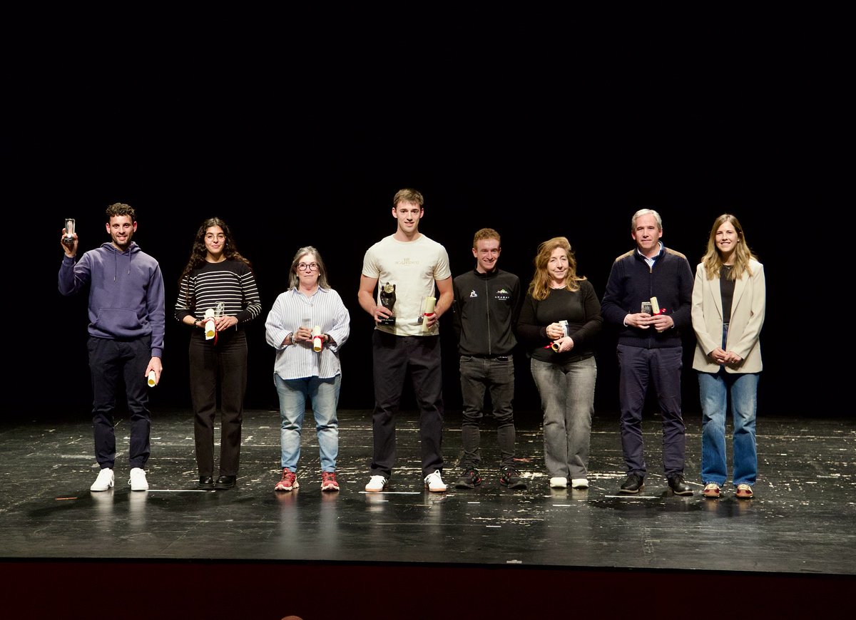 Aitor Albizu Uriguen <a href="/Aitoralbizu3/">Aitoralbizu1</a>, jugador formado en las categorias inferiores de nuestro club, ha sido galardonado con la Estrella del Deporte 2024. Enhorabuena /Zorionak💛🖤💛🖤#ADNLizarreria