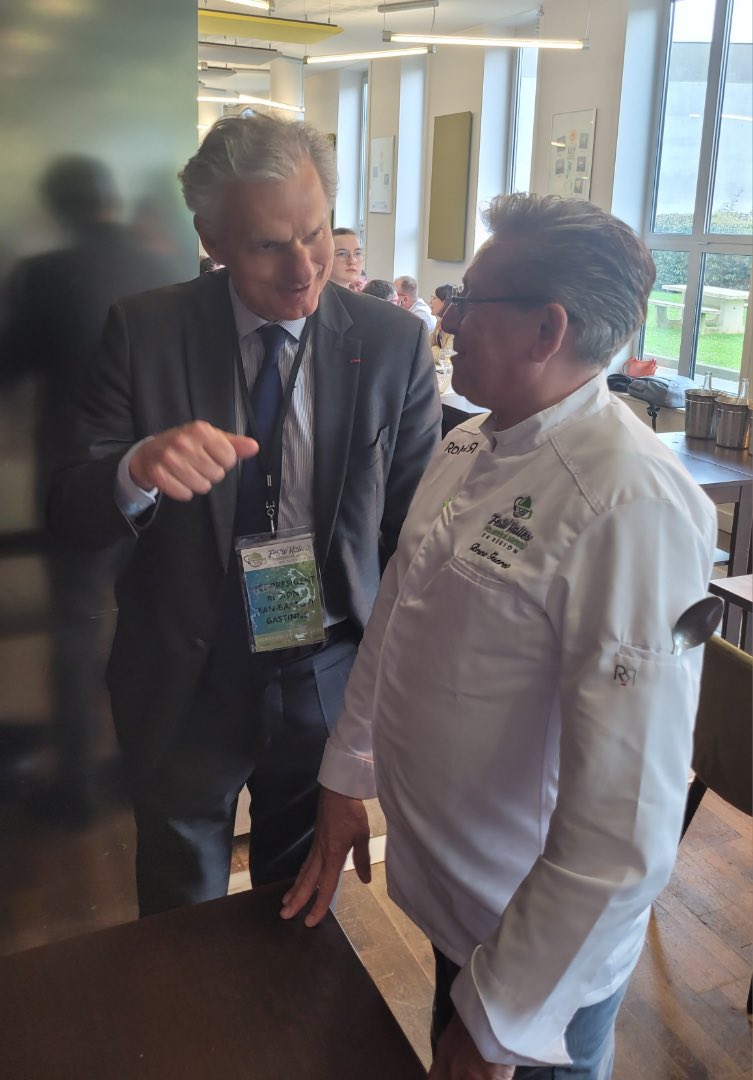 Bravo au lycée <a href="/JulesLeCesne/">Lycée Jules Le Cesne</a> <a href="/LH_LeHavre/">Le Havre</a> <a href="/RegionNormandie/">Région Normandie</a> pour l’organisation du Festiv’halles des savoirs et saveurs en #Normandie. Excellence des produits et des producteurs normands, excellence des formations, des jeunes diplômés et des établissements qui les recrutent