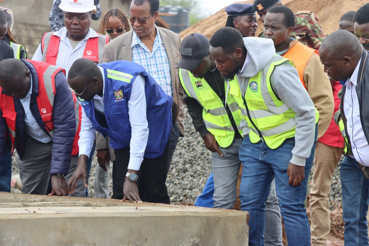 tanawwda's tweet photo. 🚰 Today, the CS, @MOWSI_KE @mugaa_eric inspected the Kamburu Dam Water Supply Project, reaffirming the government's commitment to sustainable water solutions. He was accompanied by MP Eng. Nebart Muriuki & TWWDA CEO Eng. Philip Gichuki, MBS.
#WaterForAll #TWWDA https://t.co/qzf5pcCyl3