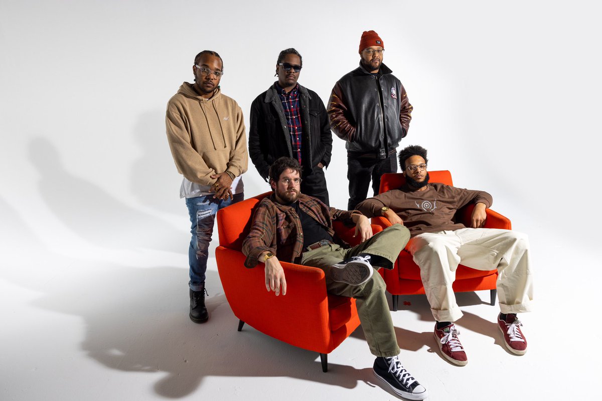 The album is finally here! ‘Letters From The Atlantic’ out now on <a href="/ConcordJazz/">Concord Jazz</a> 🌊💌

We poured lots of love into this record and are so excited to share this beautiful platter of music with everyone.

found.ee/BB_LettersFrom…