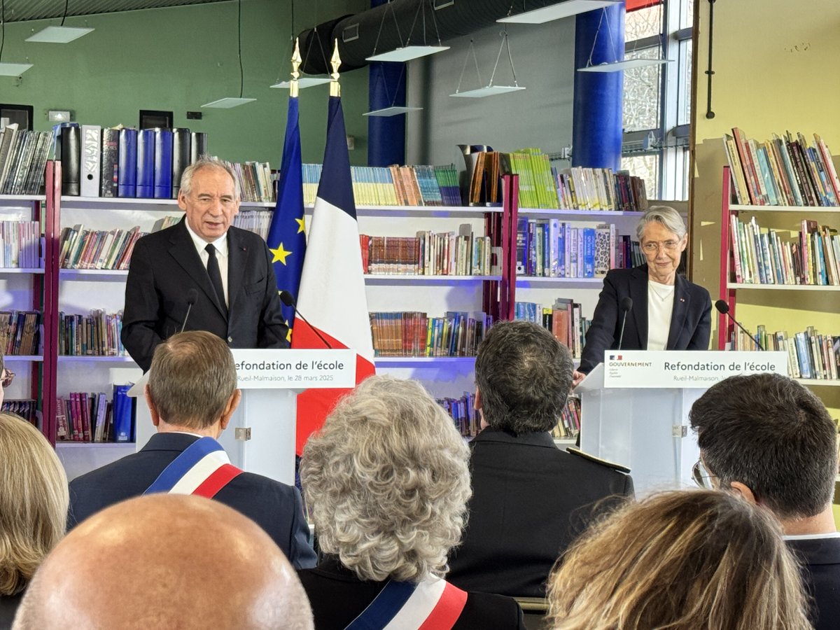 Prefet92's tweet image. Priorité à l’écriture !

Le Préfet Alexandre Brugère a accueilli le Premier Ministre @bayrou et la Ministre d’Etat, Ministre de l’Éducation nationale, de l’Enseignement supérieur et de la Recherche @Elisabeth_Borne  à l&apos;école primaire Claude Monet à @villederueil pour échanger…