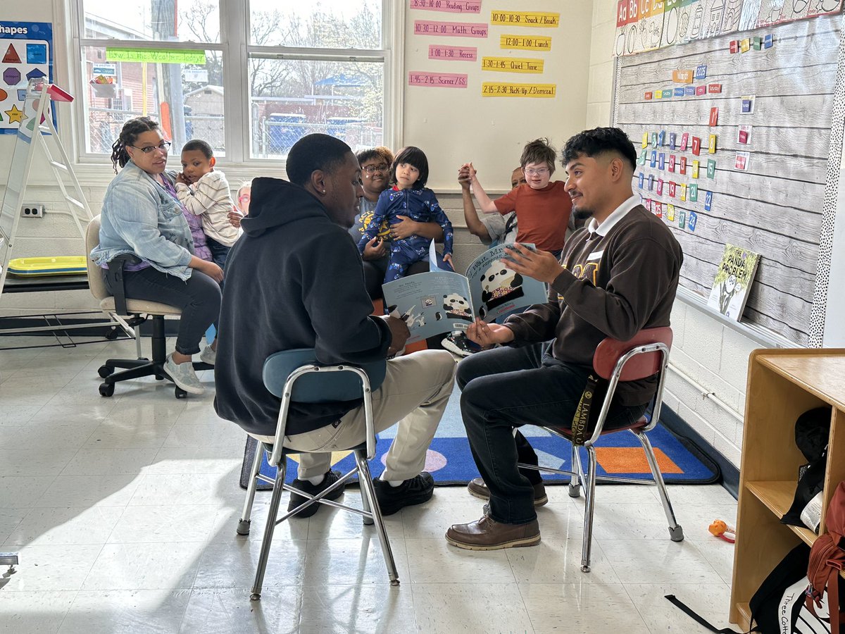 MrWatson06's tweet photo. What an awesome way to send off students and staff. Thanks to UNC students for coming and reading to our kiddos. #OurPES https://t.co/WQRocd4Jgo