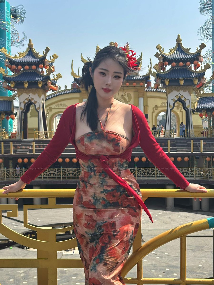 这两天难得有空，出来玩一下，万岁山真的满足我武侠梦，连卖奶茶的都会叫我一声大侠😝 https://t.co/Qoj5jGzq1B