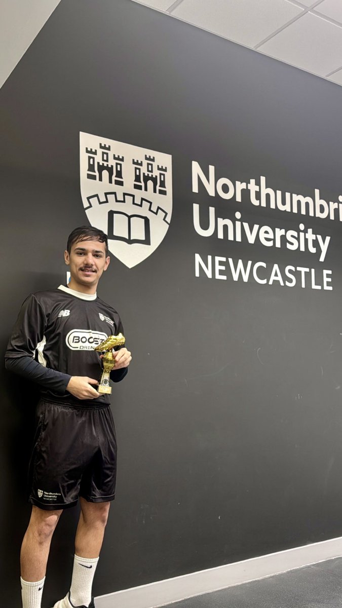 اللهم لك الحمد 🙌

تم بحمد الله وبفضله حصولي على جائزة افضل لاعب في دوري شمال بريطانيا للمره الثانيه على التوالي لموسم 2024/25  ..