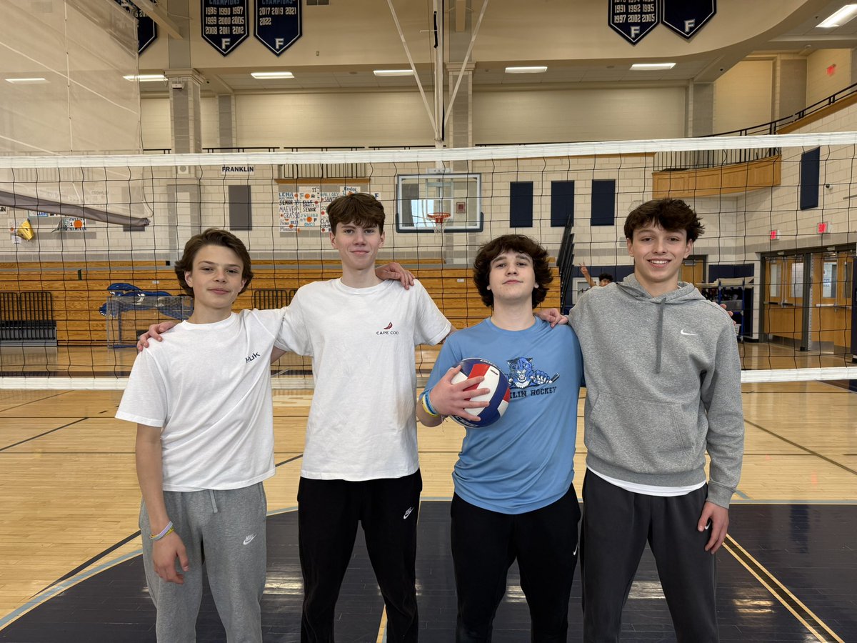 #teamsportsFHS F Period 🏆 🏐 
S/O to Lucas 💍 💍 💍