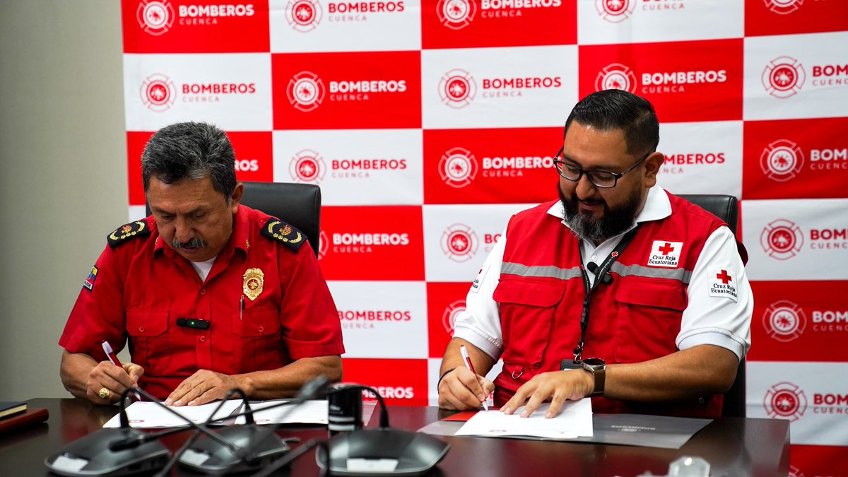 🤝 ¡Unidos por la vida! 🚑🚒

<a href="/CRUZROJAZUAY/">CRUZ ROJA DEL AZUAY</a> y #BomberosCuenca firmaron un convenio de cooperación interinstitucional, con el objetivo de crear una alianza que permita capacitar y donar sangre de manera voluntaria y continua, uniendo esfuerzos en beneficio de ambas partes. 💪🏼🩸