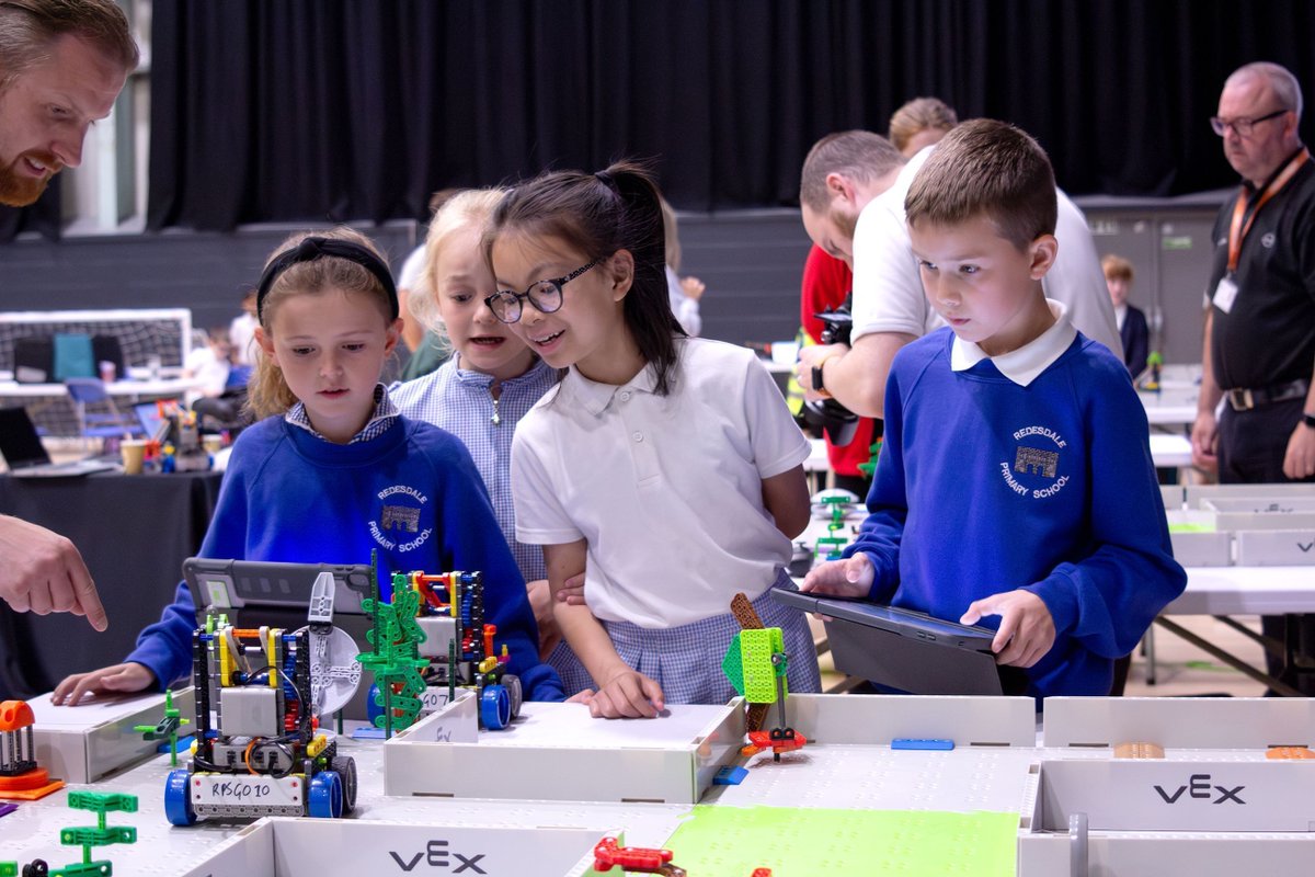 VEXRoboticsUK's tweet image. Master the Ocean Science Exploration #VEXGO Competition using VEX STEM Labs! 🫧
Students explore the sea to complete tasks like:
🔧 repairing a pipeline
🪸 retrieving a pearl from a clam
🌊 + and more!
Check out more details about this STEM Lab 👉 buff.ly/SOnQJsz