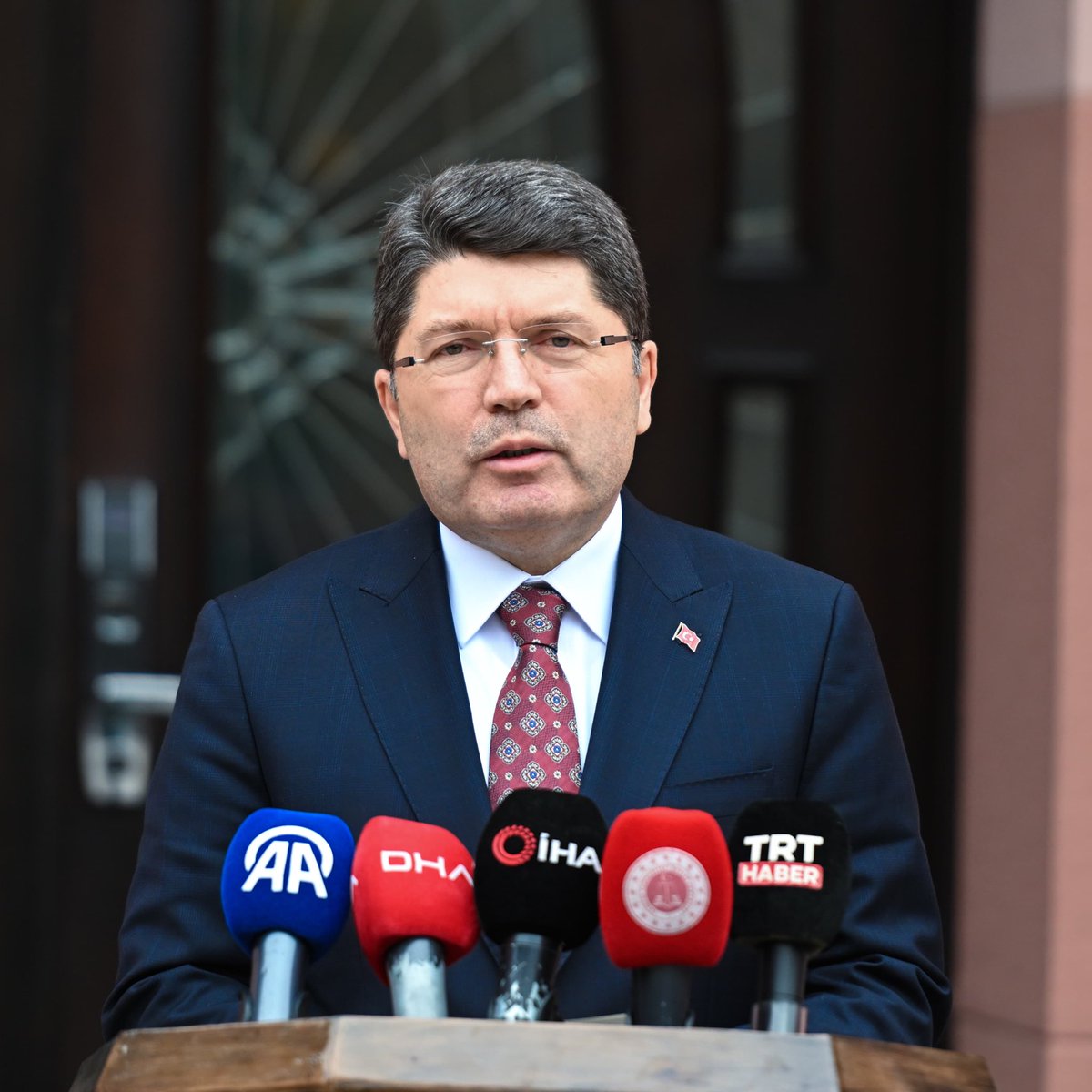 #SONDAKİKA

Türkiye’de hiçbir vatandaşımız, siyasi görüşü nedeniyle yargılanmaz. 

•Türkiye hukuk devletidir. 

Adalet Bakanı #YılmazTunç