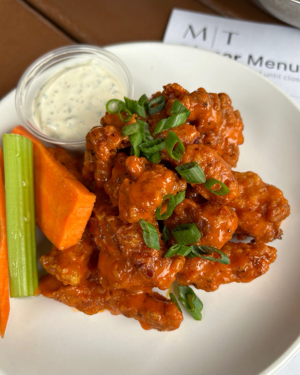 mussandturners's tweet image. Come in for #StreetFoodSunday to try the #GatorBites 🐊
Chunks of 'gator soaked in buttermilk &amp;amp; hot sauce, coated in our special "fluff"&amp;amp; tossed in buffalo sauce.
#LimitedTimeOnly 5-9PM
 ℹ️MussAndTurners.com/events

#nola #neworleansfood #friedalligator #smyrnaga