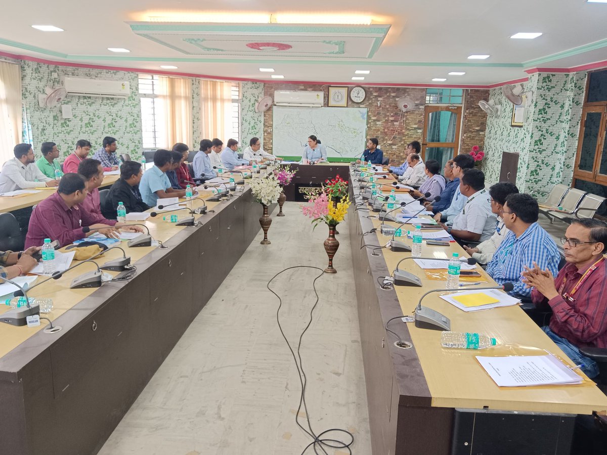 dcjamtara's tweet photo. आज त्रैमासिक #DLCC, #DLRC की आहूत बैठक में सीडी रेश्यो, वार्षिक ऋण योजना, वार्षिक ऋण योजना वित्तीय वर्ष 2024-25 की उपलब्धियों, विभिन्न संचालित योजनाओं में अपेक्षित प्रगति लाने तथा अन्य बिंदुओं पर समीक्षा कर संबंधित को आवश्यक एवं उचित दिशा निर्देश दिया। @JharkhandCMO https://t.co/EsvjQohQWu