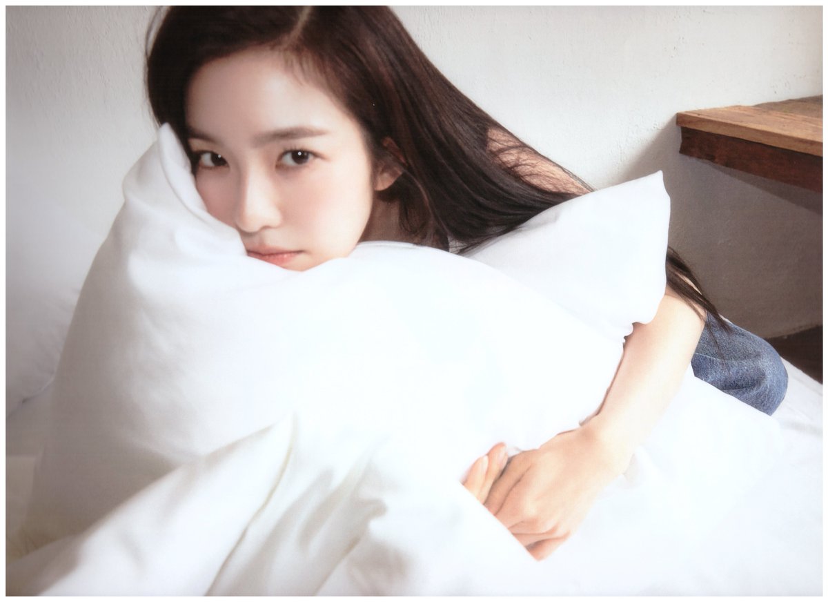 bbibbi__3's tweet photo. 사랑해 생일 쭈 카해
#현탄절_활짝_피어날거야 
#BloomingWithIrene https://t.co/5YMOByqNZj