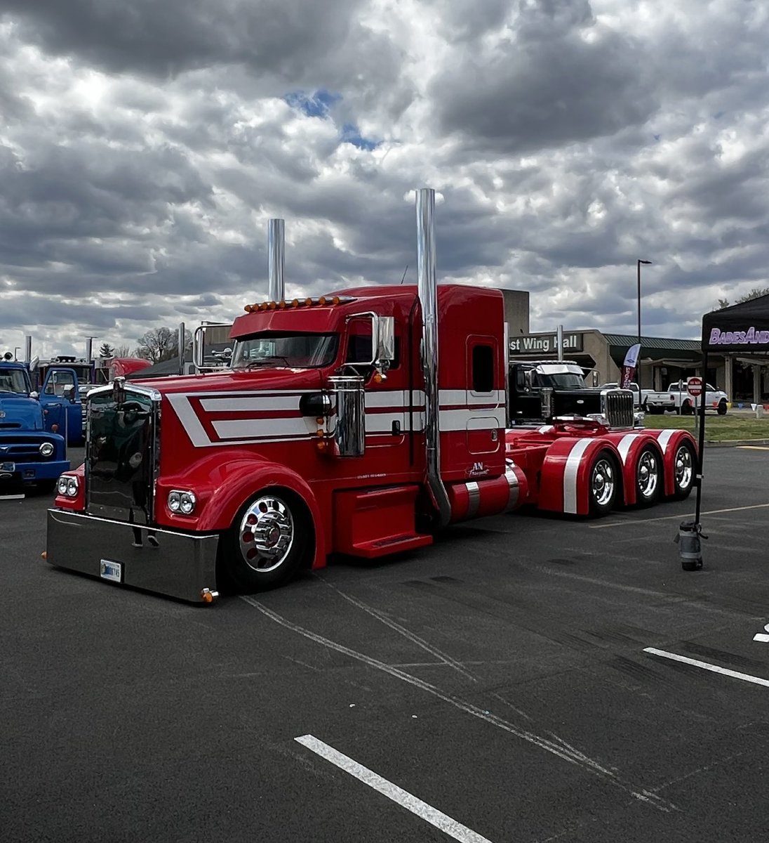 CustomsIowa's tweet photo. The PKY Truck Beauty Championship at #MATS2025 is a must-see!
#IowaCustoms
#Trucking https://t.co/t0VBkVp1BZ