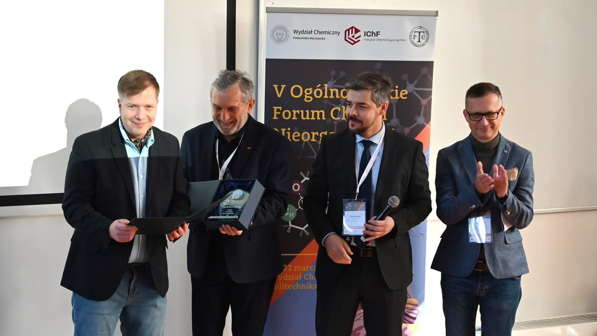 GrelaGroup's tweet image. It was my great honor to chair the second day&apos;s morning session of the 5th Polish Inorganic Chemistry Forum #FChN. This morning, I had only the best speakers, including Bartosz Grzybowski @IOC_PAS, who gave the Professor  Adam Bielański Memorial Lecture fchn5.pw.edu.pl