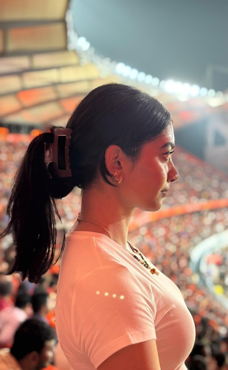 GnJG-3BXIAA1IYF?format=jpg&name=medium