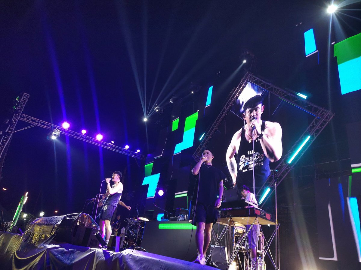 yoothana12's tweet image. #ระบบแสงสีเสียงเอฟเฟคจัดคอนเสิร์ตสงกรานต์
#สามวันแฉะ3 #ปู่จ๋านลองไมค์
#28-30/3/2568
#ขอบคุณพี่ติ๊กและคณะผู้จัดงานครับ
#PK Light and Sound System
โทร.0814818007
#เช่าโครงสร้างทรัสอลูมิเนียม
#เครื่องเสียงเช่าEvent
 #เช่าเอฟเฟคงานแต่ง
#เช่าระบบไฟแสงสี
#เช่าเวทีอลูมิเนียม