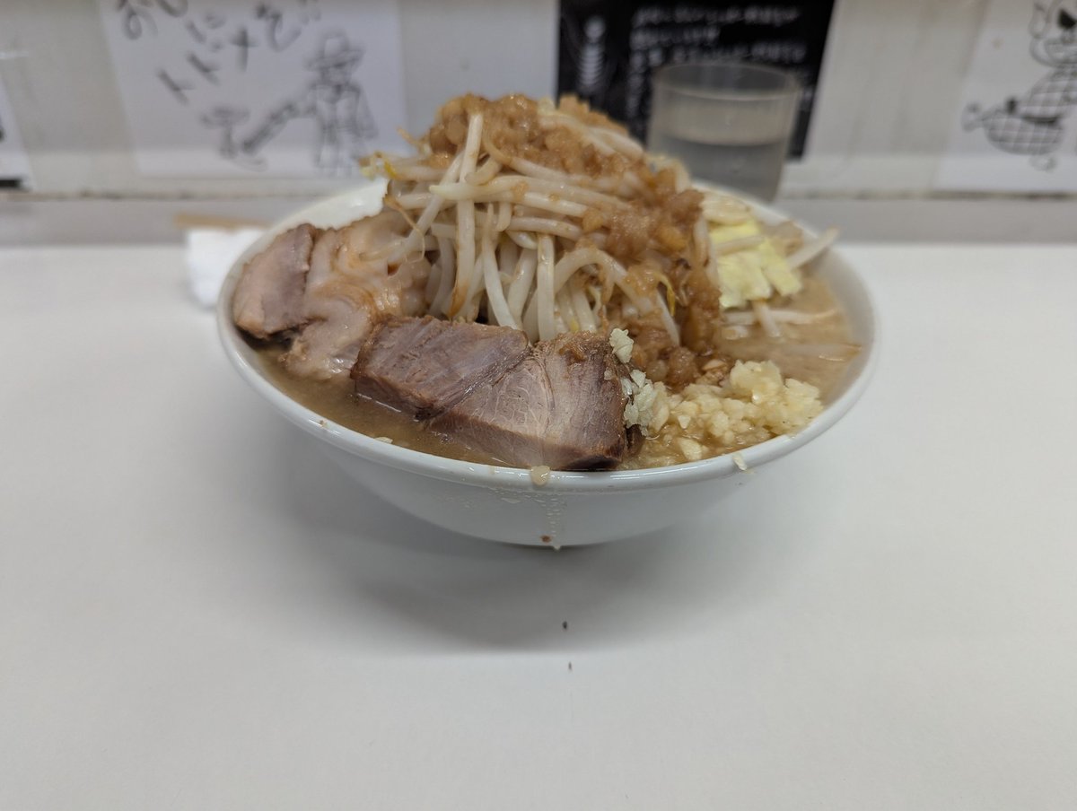 今日のランチ
 #歴史を刻めなかもず  #ラーメン  #300g  #ニンニク有りヤサイ  #珍しく空いてた
