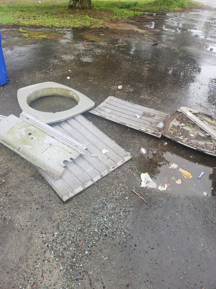 Bold Knight Nanaimo (@boldknightnan) on Twitter photo There is a <a href="/cityofnanaimo/">City of Nanaimo</a> recycle depot literally 5 minutes away, but here we are in my parking lot. #nanaimo There is a <a href="/cityofnanaimo/">City of Nanaimo</a> recycle depot literally 5 minutes away, but here we are in my parking lot. #nanaimo