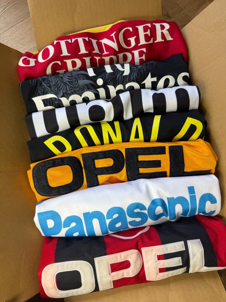 1KloppShop tweet media