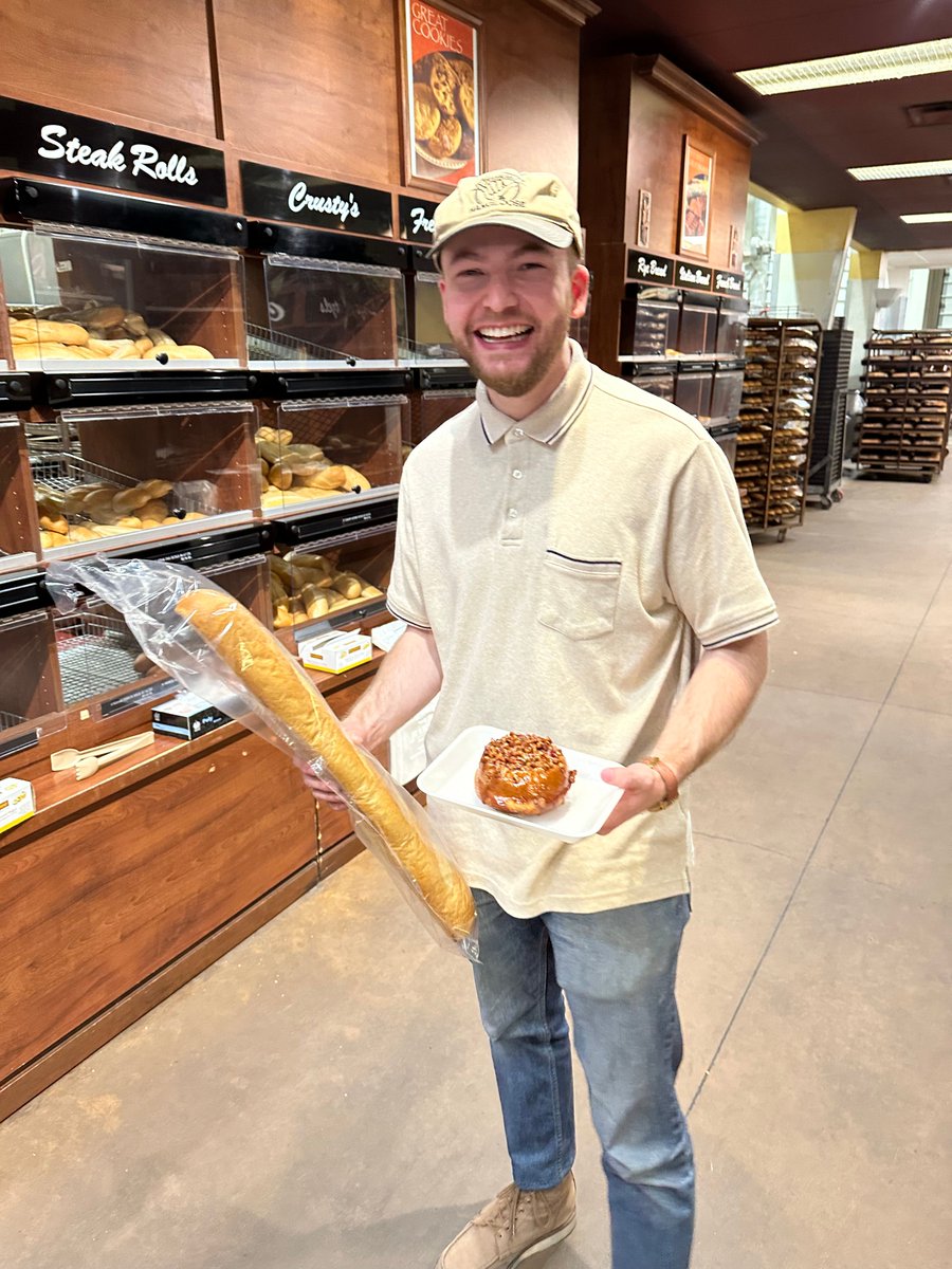 Stopped by one of our local #LasVegas customers <a href="/greatbunsbakery/">Great Buns Bakery</a> today for some fresh-baked bread and desserts - and they were amazing! We love how sweet it is when you’re a customer of your customer! 🍞 😋 

#CustomerLove #VegasCommunity #PublicCloud