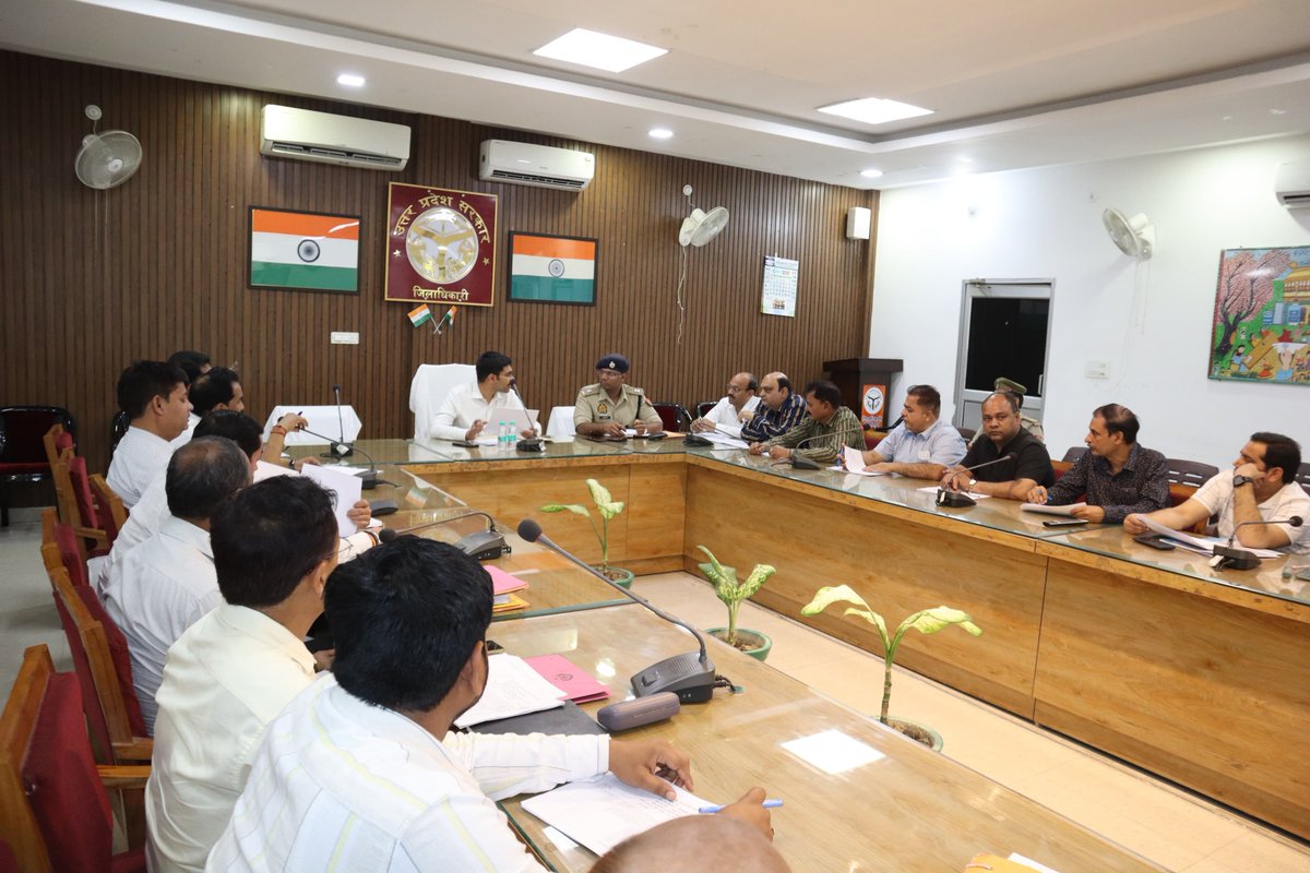 bstvlive's tweet image. 📍 सहारनपुर

📝 डीएम की अध्यक्षता में व्यापार बंधु की बैठक आयोजित

💬 व्यापारियों की समस्याओं का प्राथमिकता से करें निस्तारण

🚫 हटाए गए अतिक्रमण को संबंधित थाना दोबारा न लगने दे

#Saharanpur #DMMeeting #TradeIssues #Encroachment #BusinessSupport #DistrictAdministration…