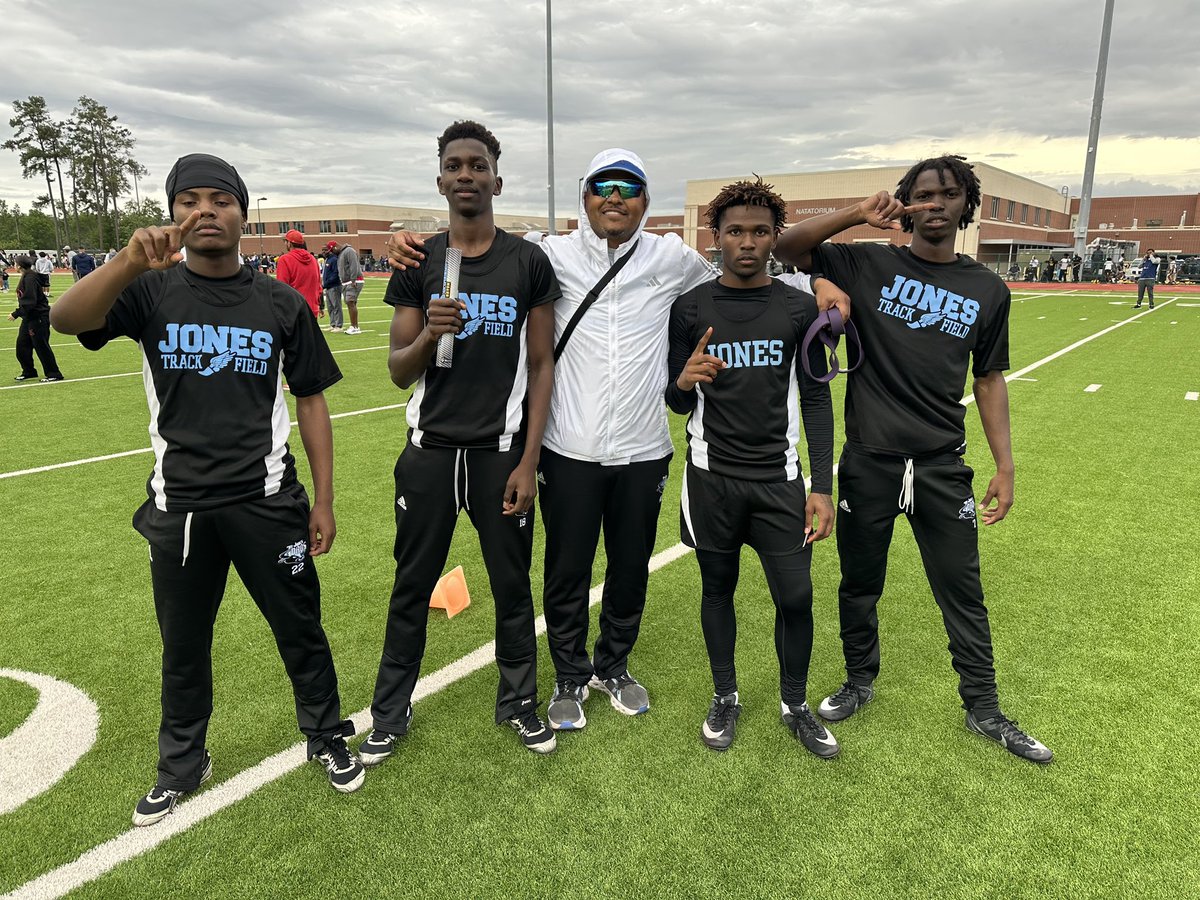 WeAreJones's tweet image. Best 8th grade boys 4x1, & 4x2 in Houston! In our humble opinion!!!
🥇🥇🏆🏆🔥🔥🔥🔥🔥🔥Sergeo, Dillion, Bra’Shaun, Tremaine, Chasson, & Aiden! @Coach_Harmon @DeanColbert5 @AldineISD @NimitzFootball2 @vypehouston