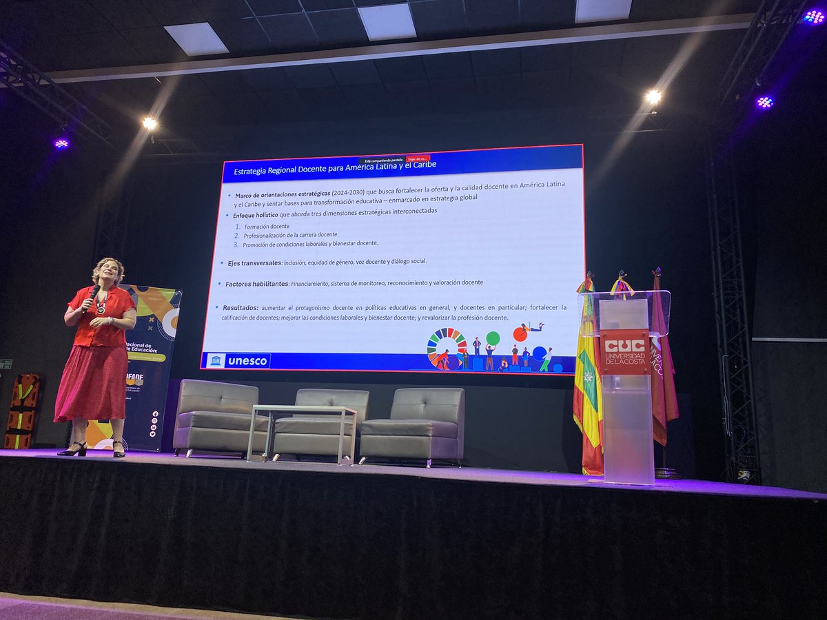 “Si el mundo vuelve a arrancar, hay que arrancar por la formación docente”. Después de la pandemia hubo retroceso del ODS4, según comparte  Romina Kasman (<a href="/UNESCO/">UNESCO 🏛️ #Education #Sciences #Culture 🇺🇳</a> ) en ma III Cumbre Nacional de Facultades de Educación de <a href="/AscofadeCo/">Ascofade</a>  🇨🇴🧑‍🏫👩‍🏫