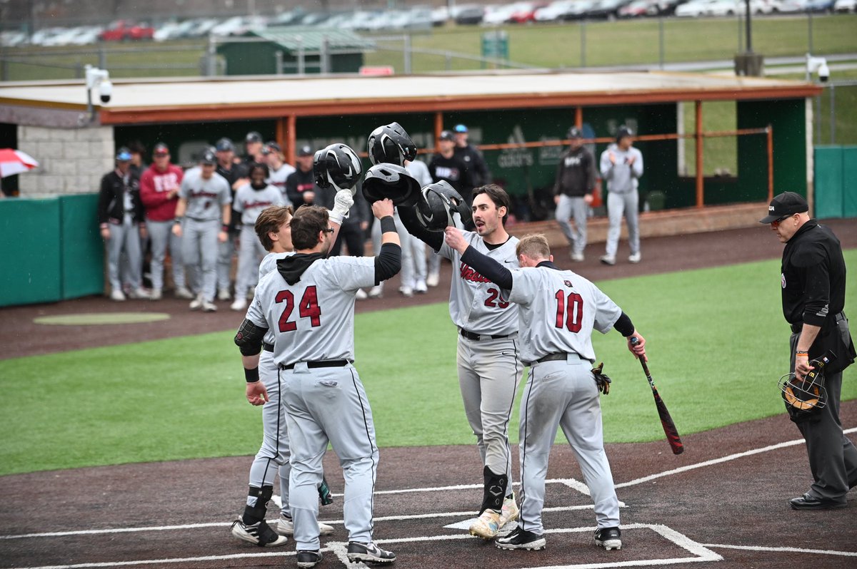IUPBaseball's tweet photo. IUP began the inning going 4-for-4 at the plate which included a Huber single to shortstop that drove in Aponte and a Dunn home run that brought three more runs in!

T1 | IUP 4 SRU 0

#TalonsUp https://t.co/kWlZMp652W