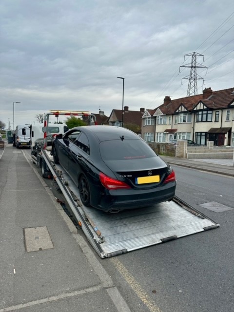 MPSWelling's tweet image. 🚨Money can't buy happiness, but it can buy car insurance❗️💸

Officers were on mobile patrols when they spotted a vehicle driving at speed. Further checks showed the driver was not insured. The vehicle was seized and the driver has been summonsed to court🚔