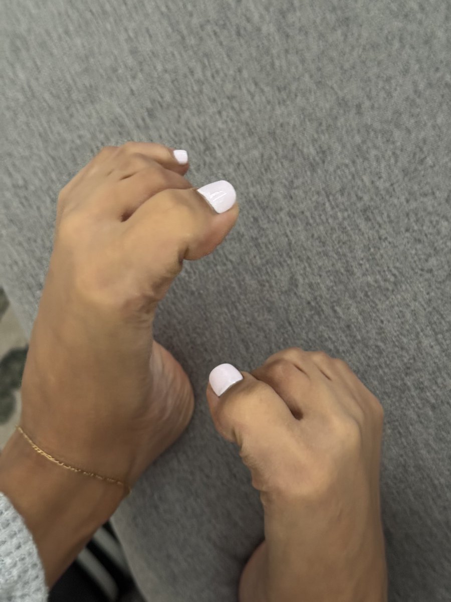PrettyFeetJazzy's tweet photo. Curled up and waiting for your touch… just imagine how soft they feel. Wouldn’t you love a closer look? 😏👣✨ 
DM me :)

#ScrunchedToes #ToeLover #FeetTease #SoftSoles #FeetForSale https://t.co/mpG28zEJzB