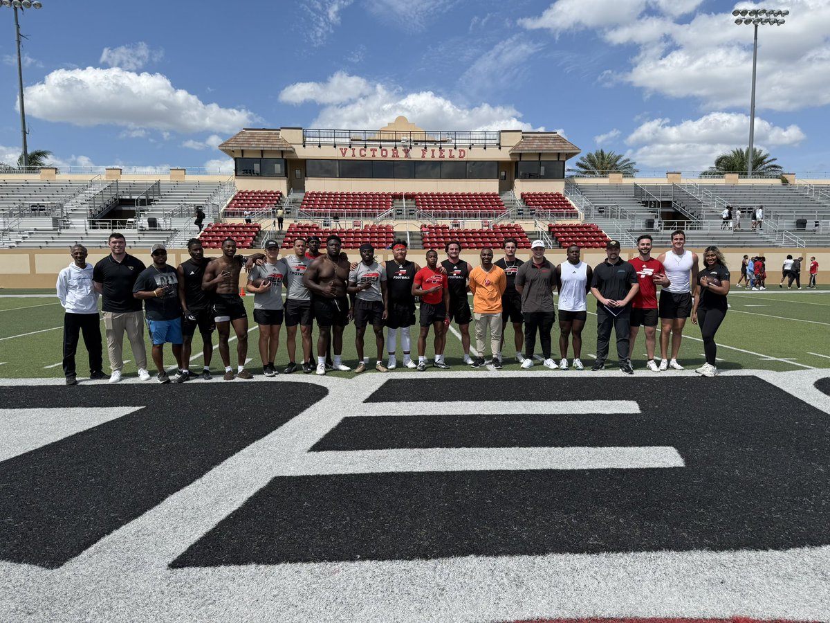 We want to give a HUGE THANK YOU to the all of the scouts for evaluating our Seniors for Pro Day! We are extremely proud of our Seniors for the tremendous energy, effort, and execution that they displayed on this special day. 

#FuelTheFire 🔥
#G69