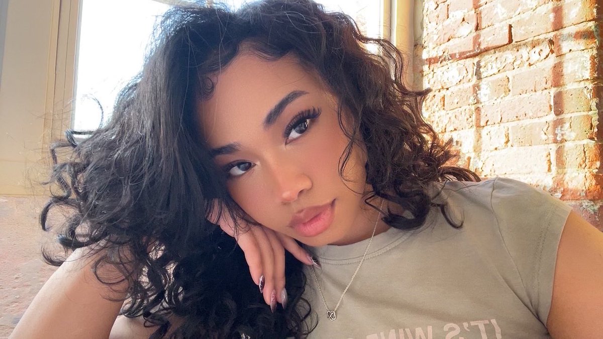 Streaming neow! Playing Rivals till Luminosity Rising Stars Top 10 Announcement at 6pm est! 🤗