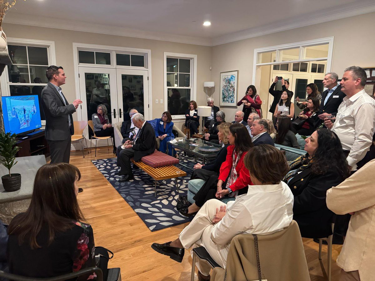 Last night, AJC Washington convened a group of local lay leaders to hear from six diplomatic Project Interchange alumni about their experience in Israel last year.

Thank you to everyone who was able to attend and to our diplomatic friends for sharing their insights!
🇦🇹🇧🇬🇸🇬🇵🇱🇭🇺🇭🇷