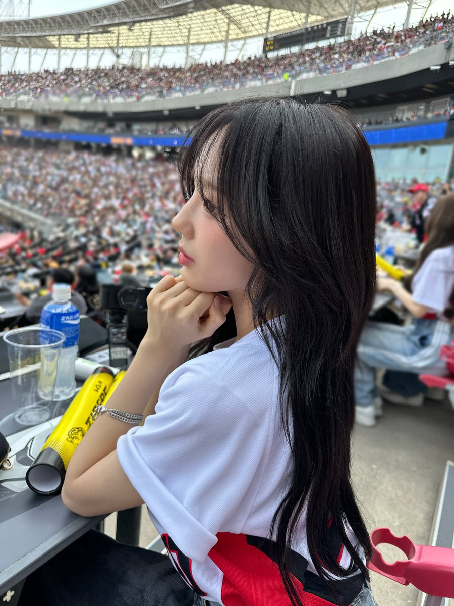 rfusarang's tweet photo. Bathed in the glow of stadium lights, the roar of the crowd electrifies the air. Every pitch, every play, every cheer echoes with unbridled passion. Tonight, the game is more than just a sport, it is a symphony of energy, and I am here for every thrilling moment. https://t.co/xPAo5KOUzY