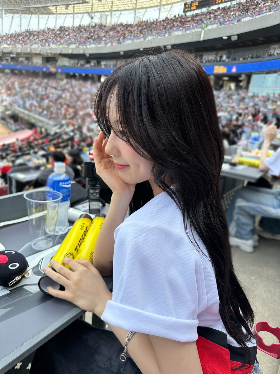 rfusarang's tweet photo. Bathed in the glow of stadium lights, the roar of the crowd electrifies the air. Every pitch, every play, every cheer echoes with unbridled passion. Tonight, the game is more than just a sport, it is a symphony of energy, and I am here for every thrilling moment. https://t.co/xPAo5KOUzY