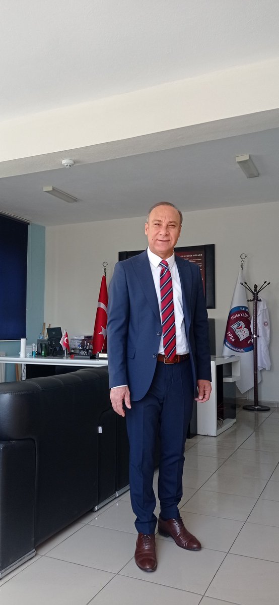 Sevgili öğrencilerimiz ve ailelerinin,değerli öğretmenlerimiz ile  diğer eğitim çalışanı personelimizin #RamazanBayramı'nı kutluyorum.
Bütün yaşamlarını sevdikleri ile birlikte bayram tadında geçirmeleri dileğiyle,iyi tatiller diliyorum.
       Necati DEMİR 
        Okul Müdürü