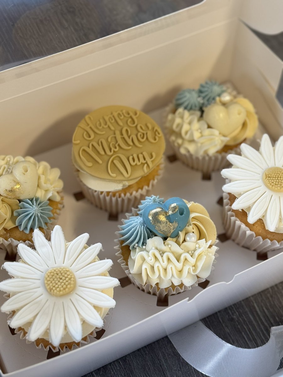 Rosebrookers's tweet photo. Celebrating our ladies today! 
#wellbeing
#recognition 
@AdAstraTrust https://t.co/rh3THPpcVg