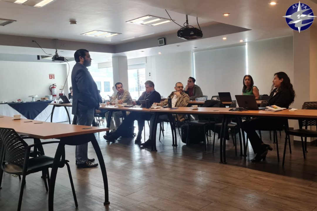 Esta semana inició la capacitación para los pilotos electos a puestos de representación sindical, cuyo objetivo es que, previo al inicio de su gestión, conozcan el entorno político y sindical, así como el marco normativo en materia laboral y aeronáutica entre otros temas