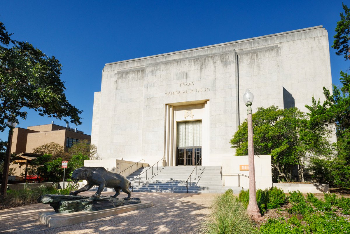 TXSciNatHisMus's tweet image. On the @UTAustin campus this weekend for #TexasRelays, @HamiltonMusical @tpapresents, @usaswimming #SpeedoSectionals, or Forty Acres Fest? Take a break to explore a campus gem & greater Austin's only natural history museum - 2400 Trinity Street! sciencemuseum.utexas.edu