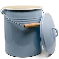 451_Grad_F's tweet photo. @BodofineE Man sollte dazu wissen, #Ralle hat im voreilenden Gehorsam, 2 Mil. Blaue 12,5 L Emaile Eimer mit Deckel a 5,45 € gekauft, um seine 🇷🇺 Gas Eimerkette bis in unsere Haushalte zu realisieren. Und nun verlangt der Lagerhallen Besitzer in Lublin endlich die Miete von 550 K zu zahlen. https://t.co/pDgIabmvmw