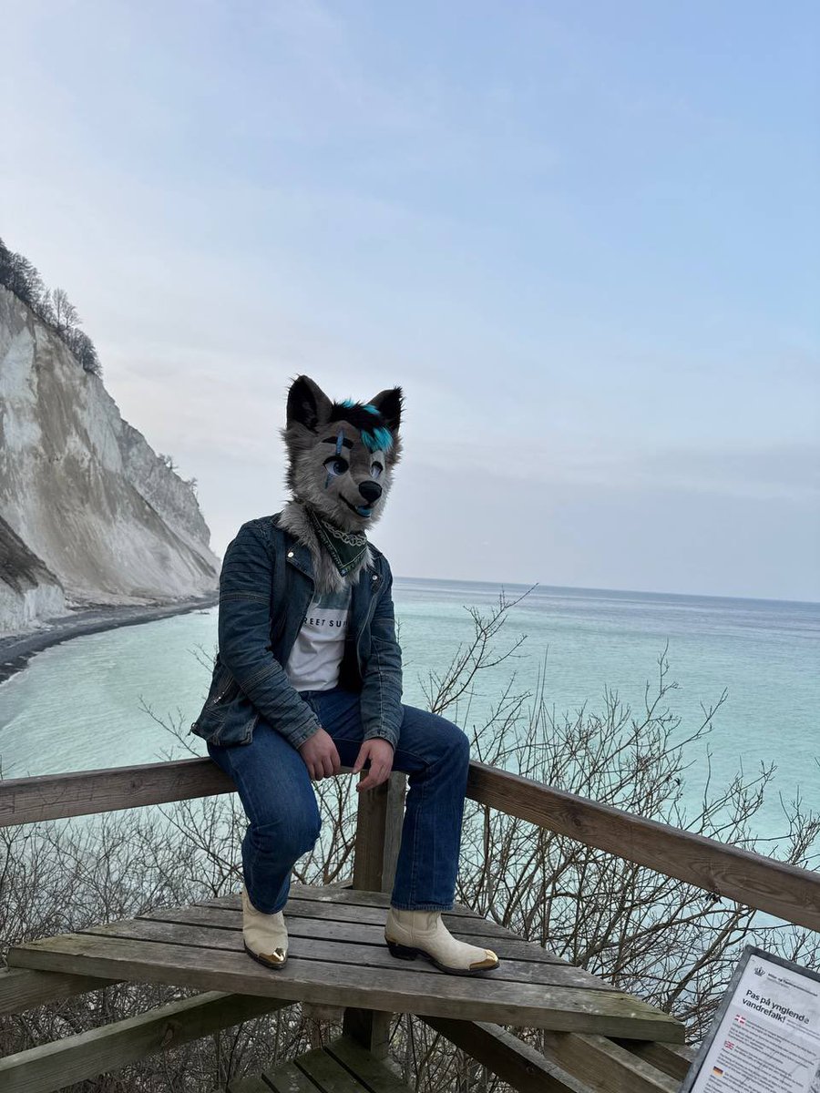 If you hear the waves barking, no you didn’t

👔: <a href="/pilotkiddo/">Pilot's Art Cargo</a> 
📸: <a href="/Raven_ArcticFox/">❄️🦊Räven 🔜 ANE & NFC</a>